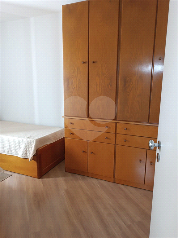 VENDE APARTAMENTO DE 2 QUARTOS, COM VAGA, NA VILA OLIMPIA!