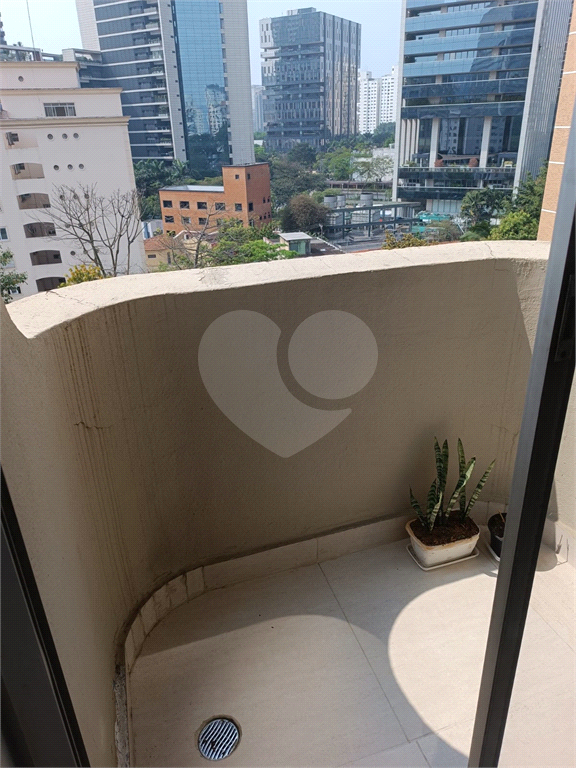 VENDE APARTAMENTO DE 2 QUARTOS, COM VAGA, NA VILA OLIMPIA!