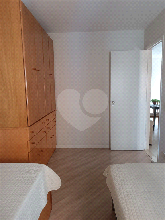 VENDE APARTAMENTO DE 2 QUARTOS, COM VAGA, NA VILA OLIMPIA!