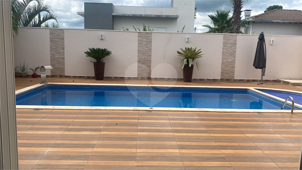 Casa à venda com 3 quartos, 283m² - Foto 1