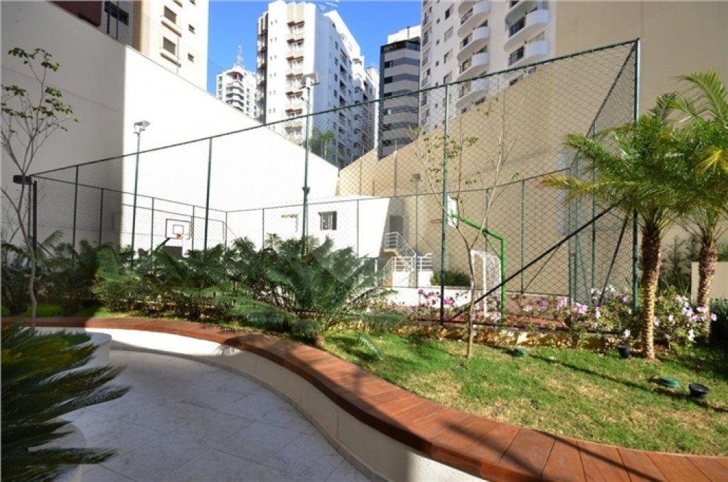 Belíssimo apartamento com 206 metros, varanda gourmet com fechamento em vidro, sala para 03 ambiente