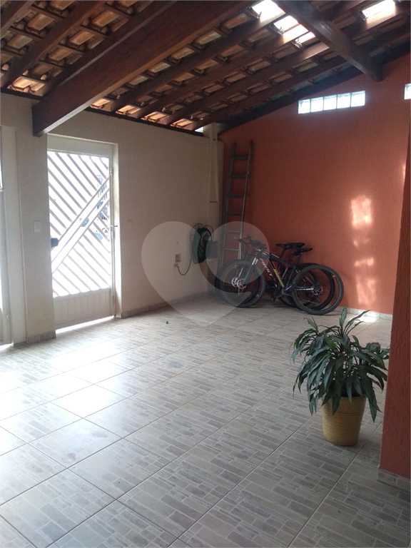 Casa à venda com 3 quartos, 104m² - Foto 1