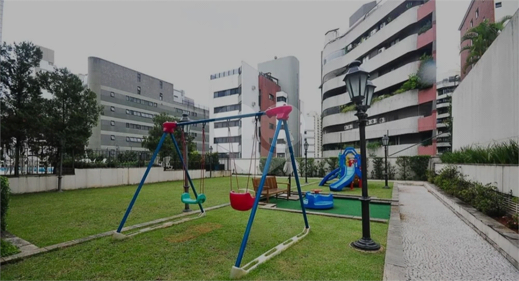 APARTAMENTO 2 DORMITÓRIOS 2 VAGAS À VENDA NO MORUMBI REAL PARQUE.