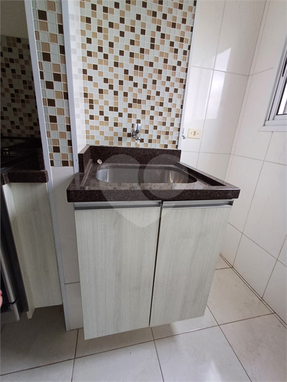 Alugue seu novo lar: Apartamento de 50 m² com 2 dormitórios, cozinha americana, sala e banheiro com 