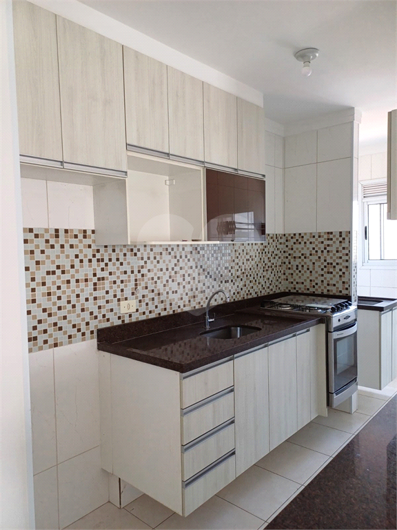 Alugue seu novo lar: Apartamento de 50 m² com 2 dormitórios, cozinha americana, sala e banheiro com 