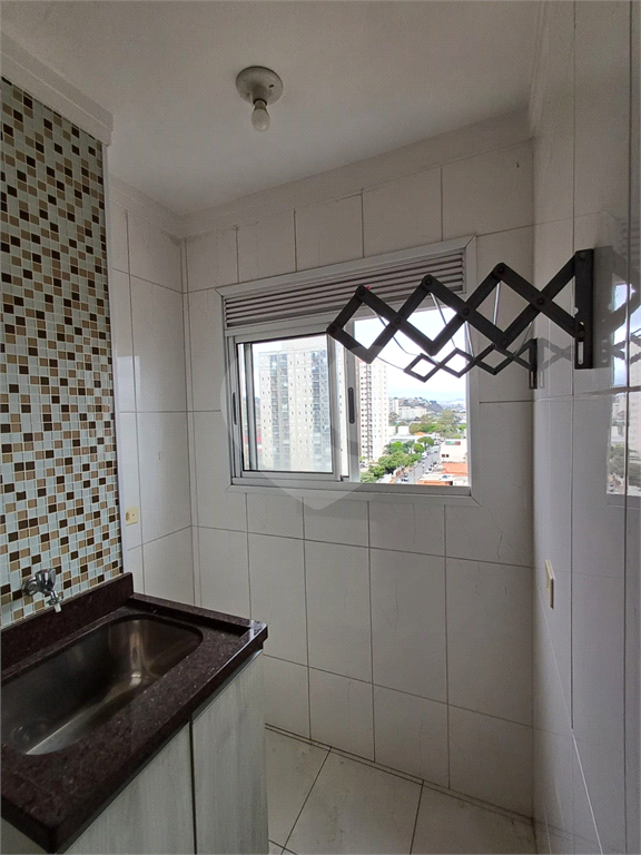Alugue seu novo lar: Apartamento de 50 m² com 2 dormitórios, cozinha americana, sala e banheiro com 