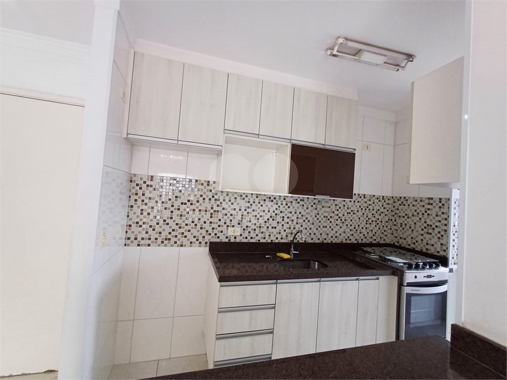 Alugue seu novo lar: Apartamento de 50 m² com 2 dormitórios, cozinha americana, sala e banheiro com 
