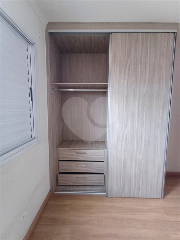 Alugue seu novo lar: Apartamento de 50 m² com 2 dormitórios, cozinha americana, sala e banheiro com 