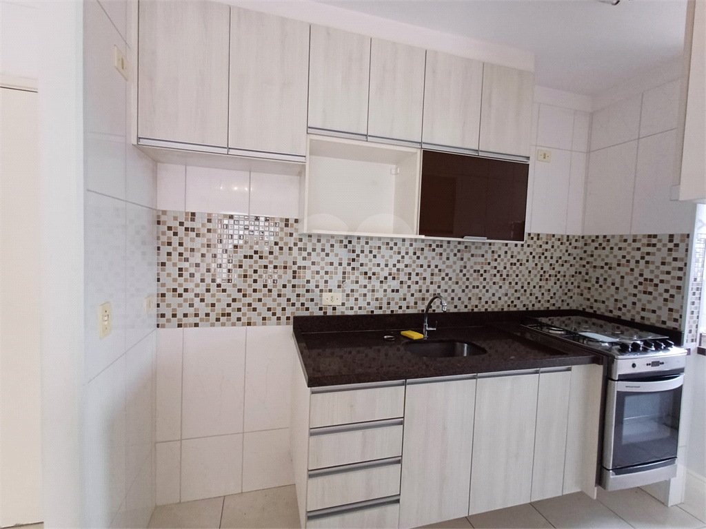 Alugue seu novo lar: Apartamento de 50 m² com 2 dormitórios, cozinha americana, sala e banheiro com 