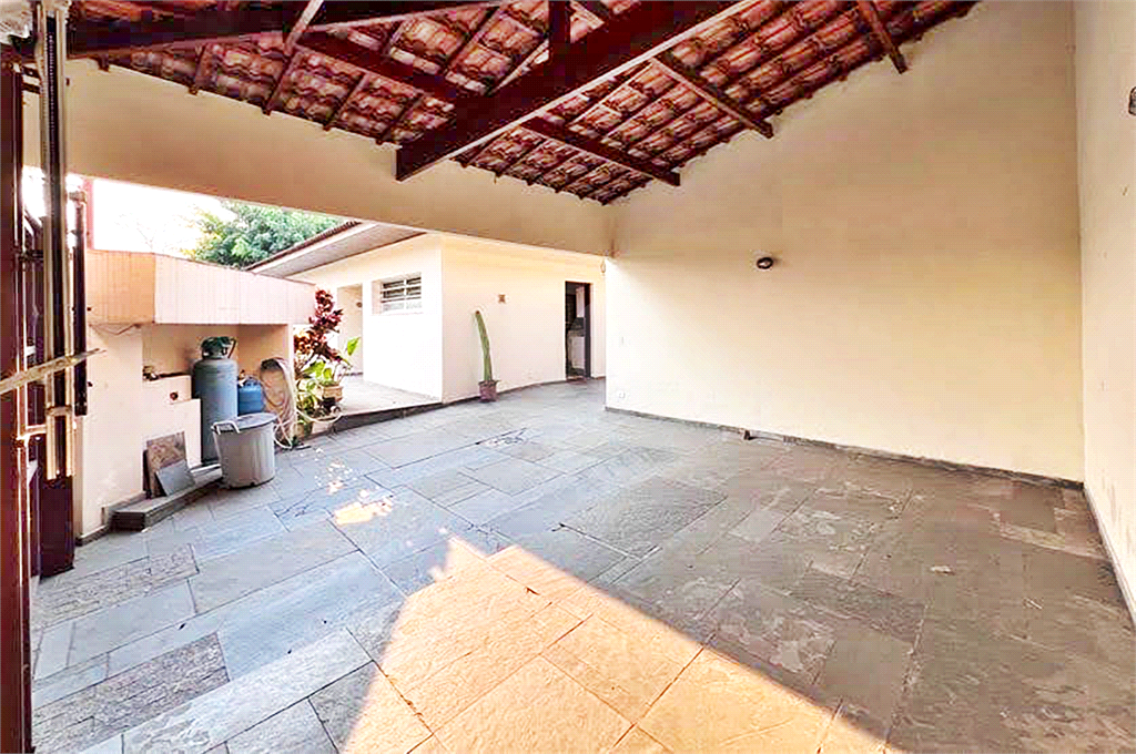 Casa à venda e aluguel com 3 quartos, 310m² - Foto 2