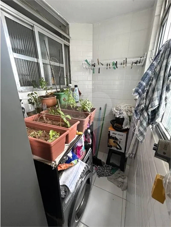 APARTAMENTO em CENTRO