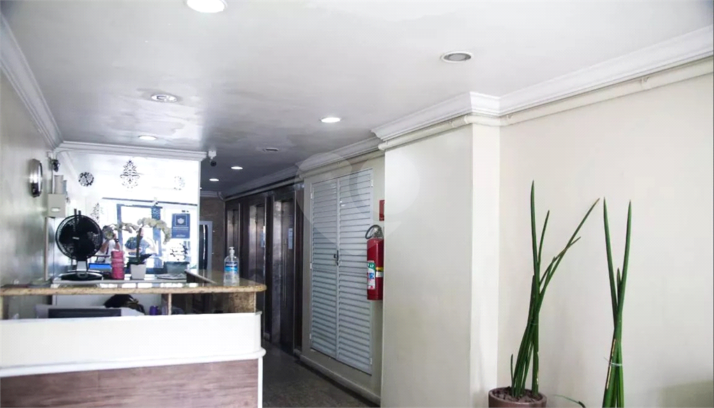APARTAMENTO em CENTRO