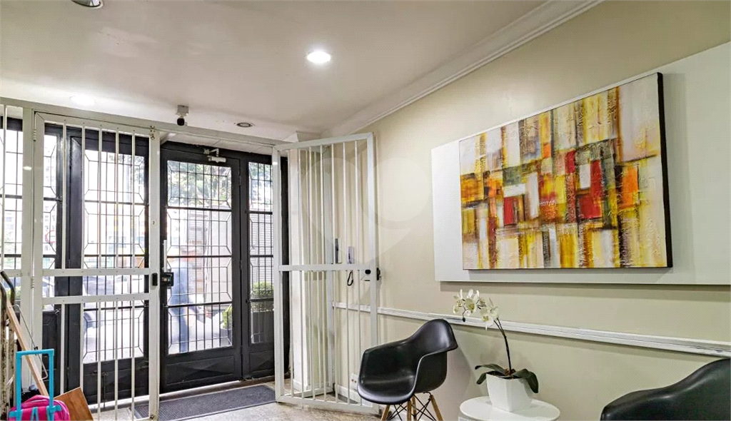 APARTAMENTO em CENTRO