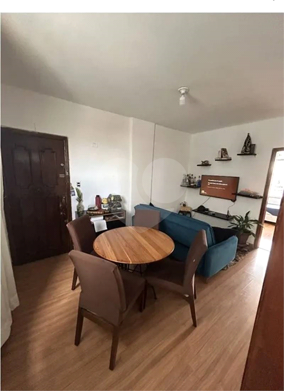 APARTAMENTO em CENTRO