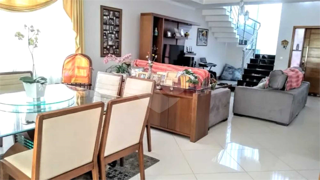 Casa de Condomínio à venda com 4 quartos, 324m² - Foto 4
