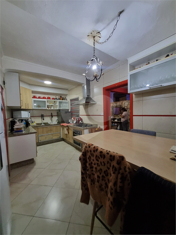 Sobrado Amplo , 360m² com 4 Quartos e 2 Galpões à Venda ou Locação em Santana, São Paulo | Terraço com Churrasqueira
