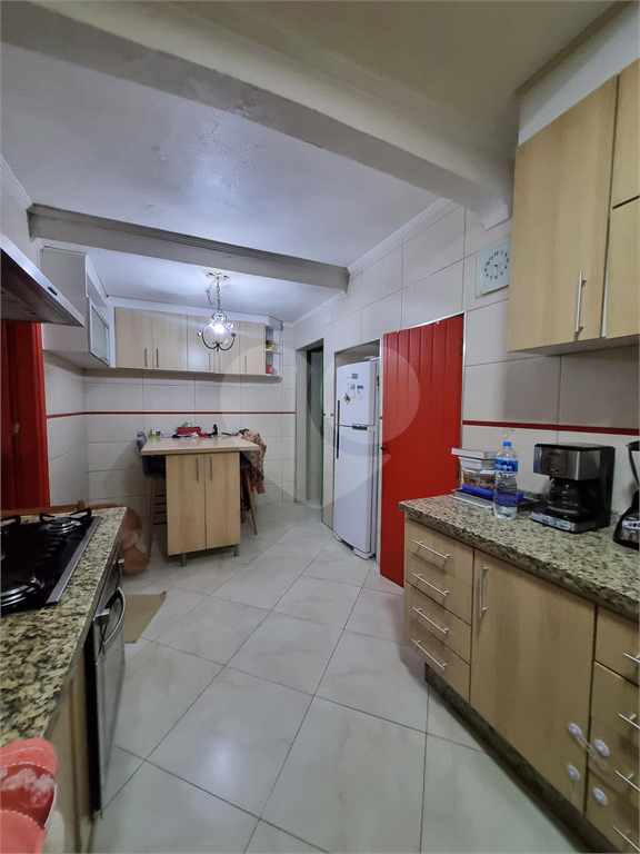 Sobrado Amplo , 360m² com 4 Quartos e 2 Galpões à Venda ou Locação em Santana, São Paulo | Terraço com Churrasqueira
