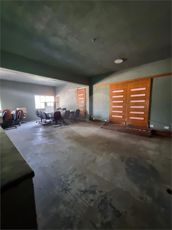 Sobrado Amplo , 360m² com 4 Quartos e 2 Galpões à Venda ou Locação em Santana, São Paulo | Terraço com Churrasqueira
