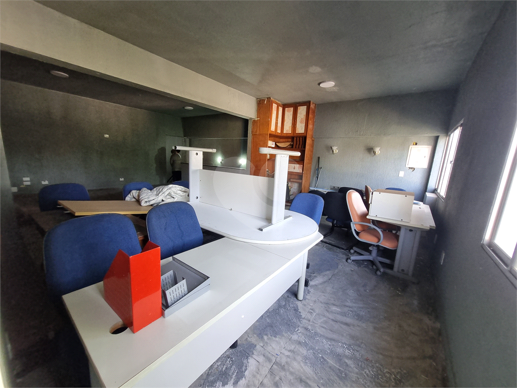 Sobrado Amplo , 360m² com 4 Quartos e 2 Galpões à Venda ou Locação em Santana, São Paulo | Terraço com Churrasqueira
