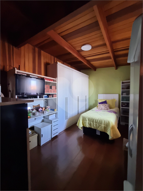 Sobrado Amplo , 360m² com 4 Quartos e 2 Galpões à Venda ou Locação em Santana, São Paulo | Terraço com Churrasqueira
