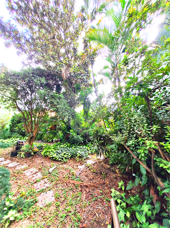 VENDA Barro Branco | Jardim França – Casa Alto Padrão em Rua Privativa | 520m² | Quintal | Arquitetura Atemporal