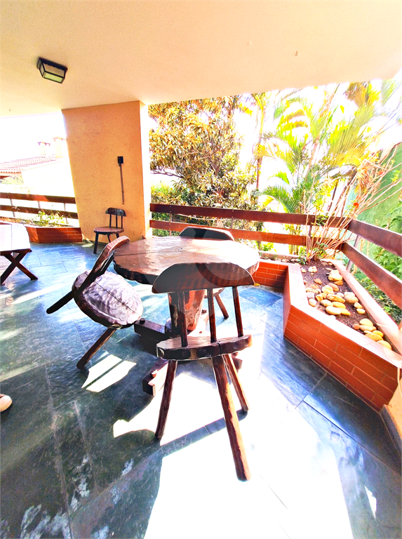 VENDA Barro Branco | Jardim França – Casa Alto Padrão em Rua Privativa | 520m² | Quintal | Arquitetura Atemporal