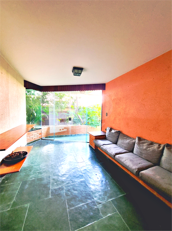 VENDA Barro Branco | Jardim França – Casa Alto Padrão em Rua Privativa | 520m² | Quintal | Arquitetura Atemporal