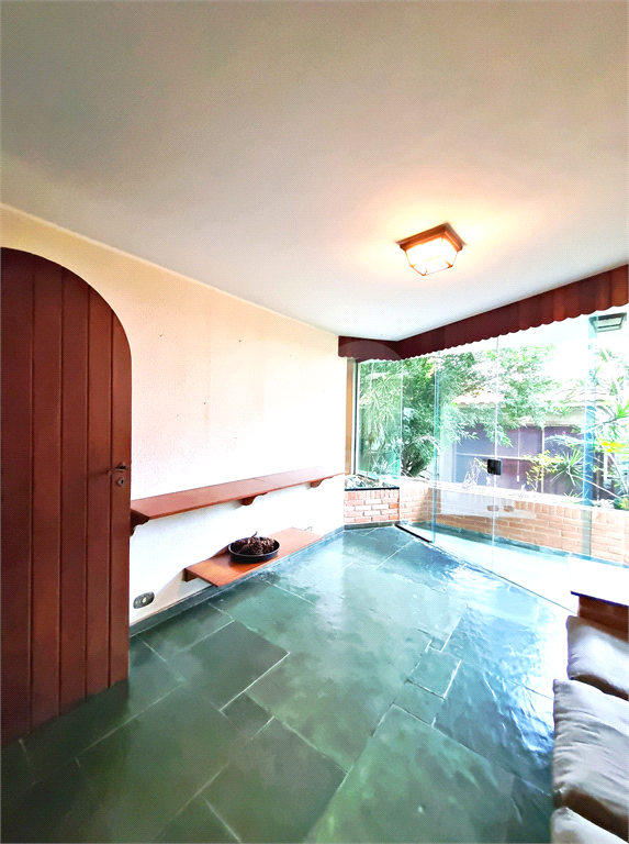 VENDA Barro Branco | Jardim França – Casa Alto Padrão em Rua Privativa | 520m² | Quintal | Arquitetura Atemporal