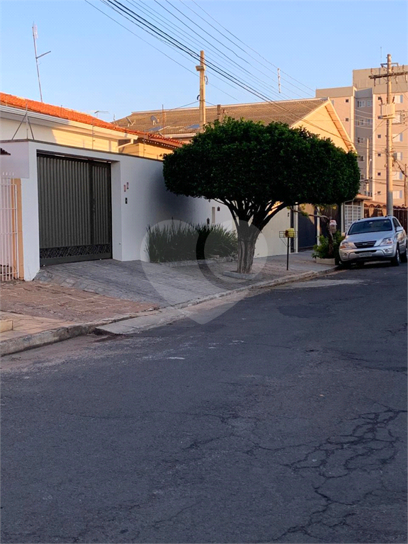 Casa à venda com 3 quartos, 139m² - Foto 1