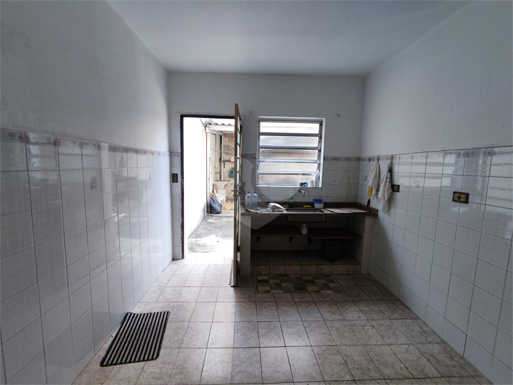casa terrea com terreno medindo 11.70 de frente com  3 dorms e 3 vagas