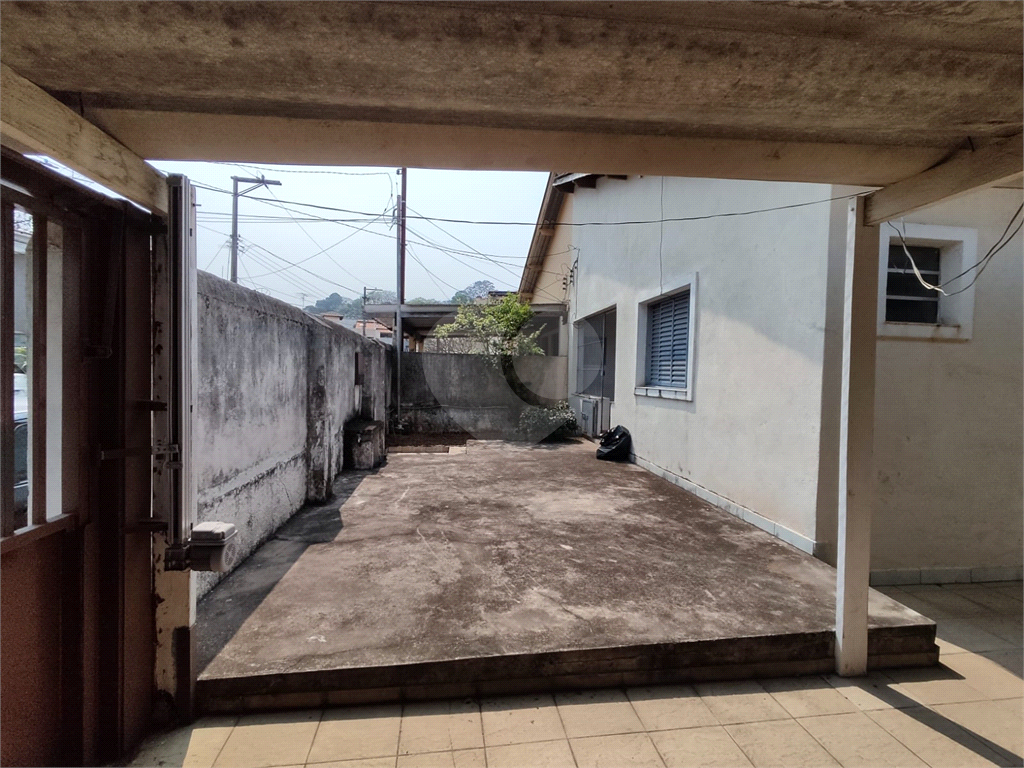 casa terrea com terreno medindo 11.70 de frente com  3 dorms e 3 vagas