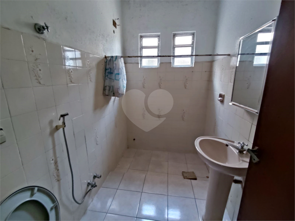 casa terrea com terreno medindo 11.70 de frente com  3 dorms e 3 vagas