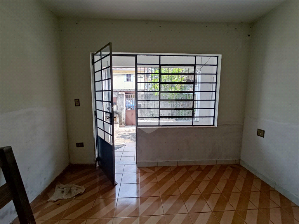casa terrea com terreno medindo 11.70 de frente com  3 dorms e 3 vagas