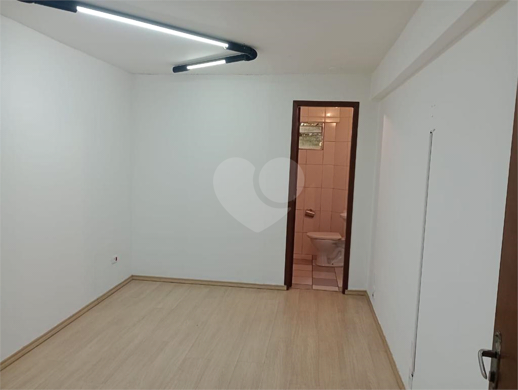 Sala Comercial de 70m² em Condomínio Fechado - Ótima Localização!