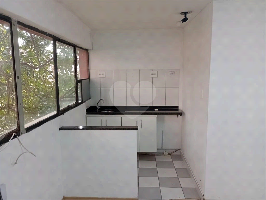 Sala Comercial de 70m² em Condomínio Fechado - Ótima Localização!