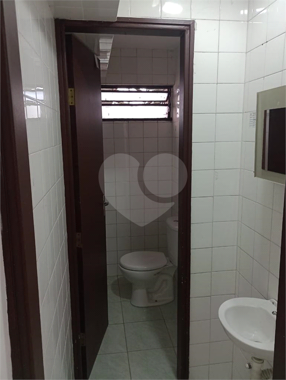Sala Comercial de 70m² em Condomínio Fechado - Ótima Localização!