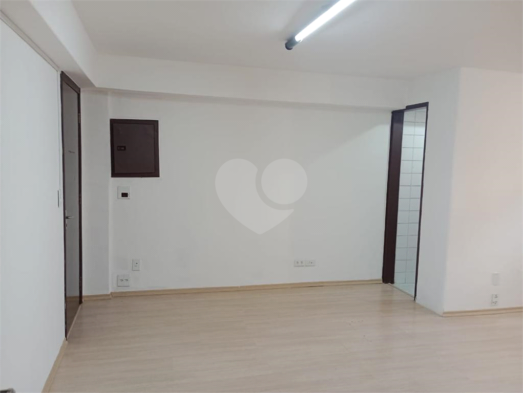 Sala Comercial de 70m² em Condomínio Fechado - Ótima Localização!