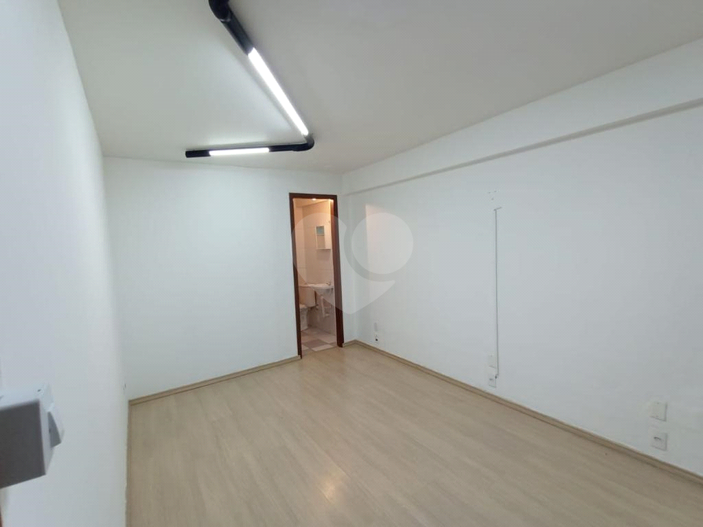 Sala Comercial de 70m² em Condomínio Fechado - Ótima Localização!
