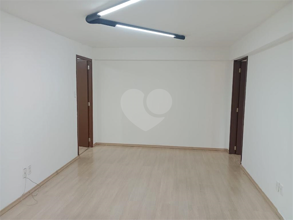 Sala Comercial de 70m² em Condomínio Fechado - Ótima Localização!