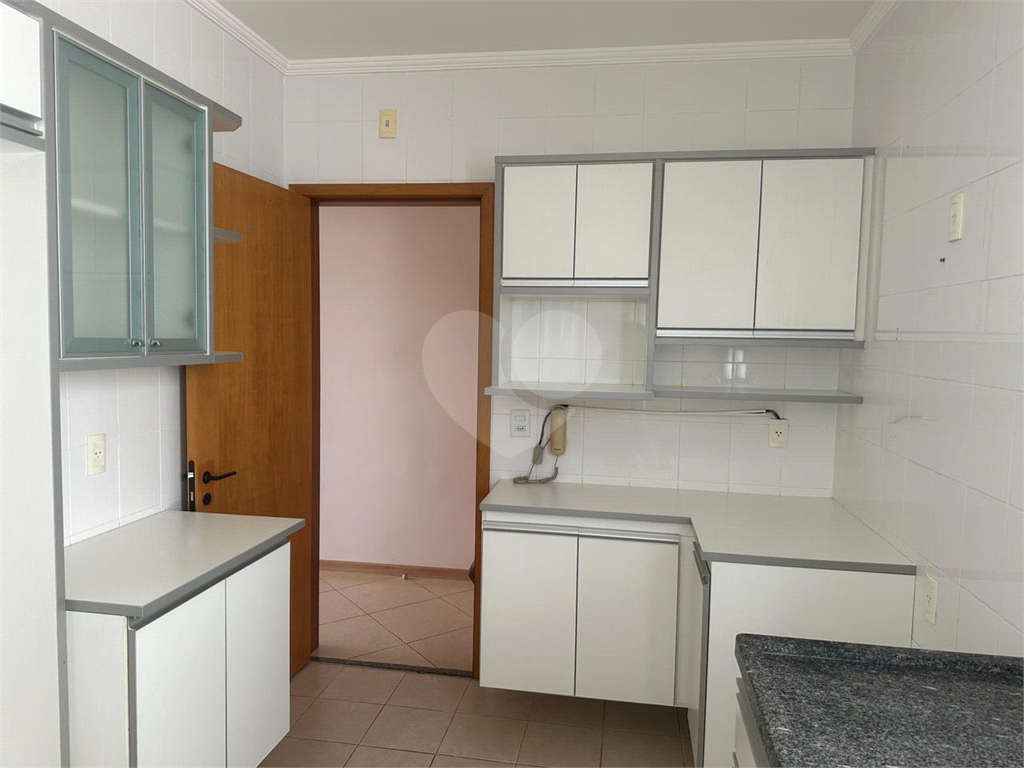 Apartamento à venda com 3 quartos, 81m² - Foto 3