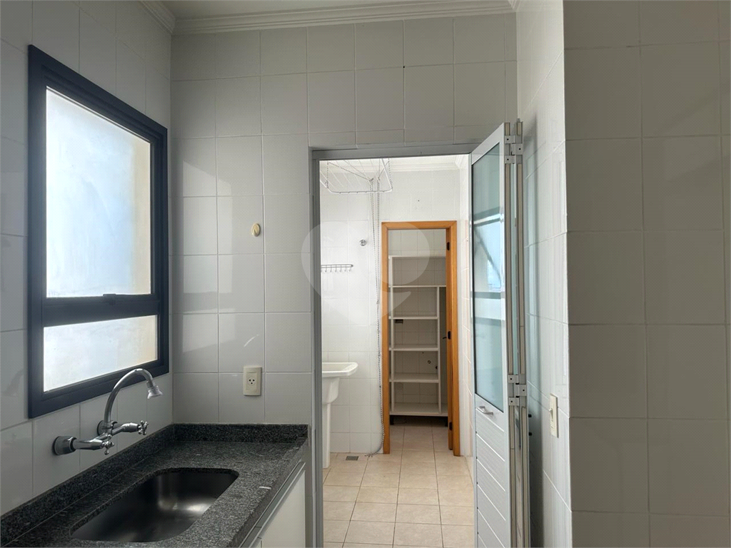 Apartamento à venda com 3 quartos, 81m² - Foto 2