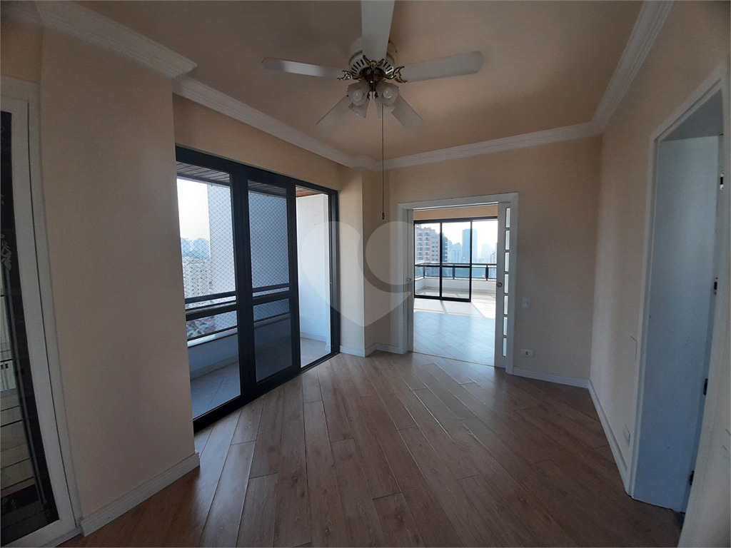 Apartamento para vender em Santana com 220m2, 4 quartos, sendo 3 suítes, 5 banheiros e 3 vagas