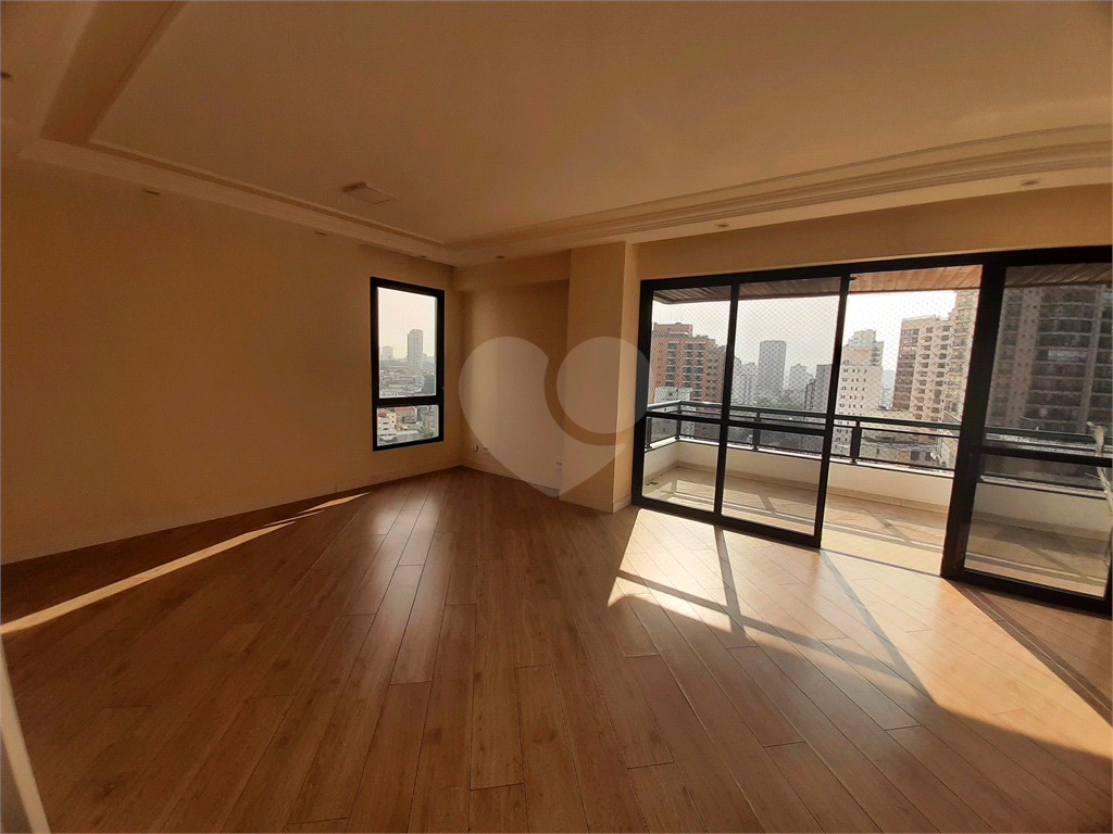 Apartamento para vender em Santana com 220m2, 4 quartos, sendo 3 suítes, 5 banheiros e 3 vagas