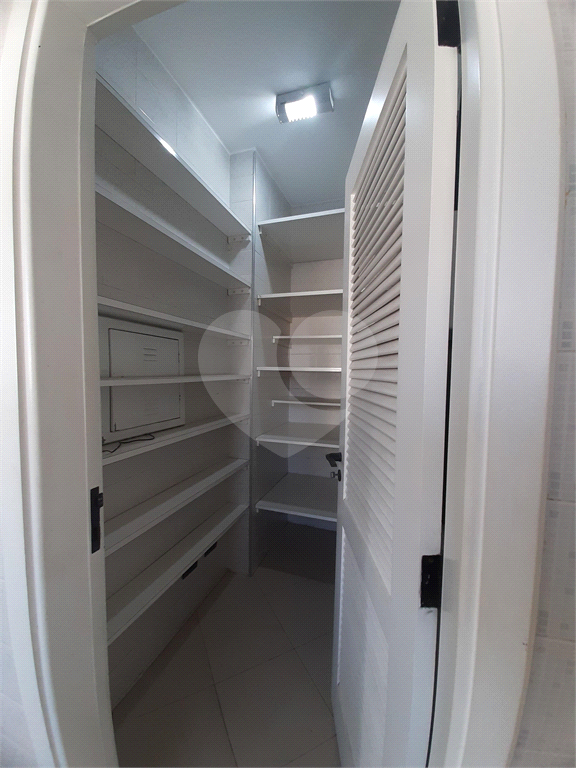 Apartamento para vender em Santana com 220m2, 4 quartos, sendo 3 suítes, 5 banheiros e 3 vagas