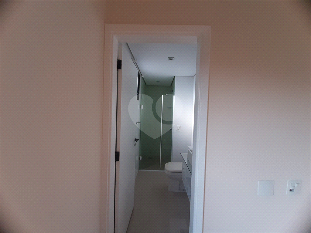 Apartamento para vender em Santana com 220m2, 4 quartos, sendo 3 suítes, 5 banheiros e 3 vagas