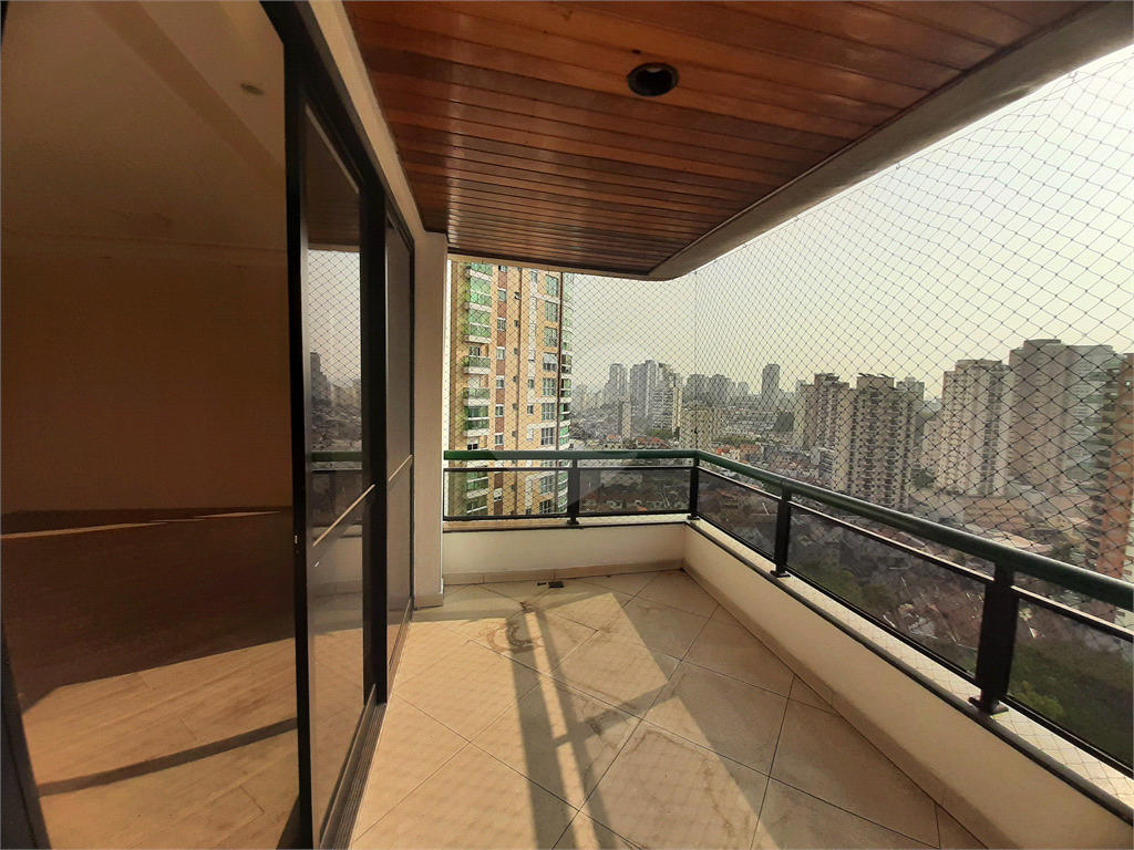 Apartamento para vender em Santana com 220m2, 4 quartos, sendo 3 suítes, 5 banheiros e 3 vagas