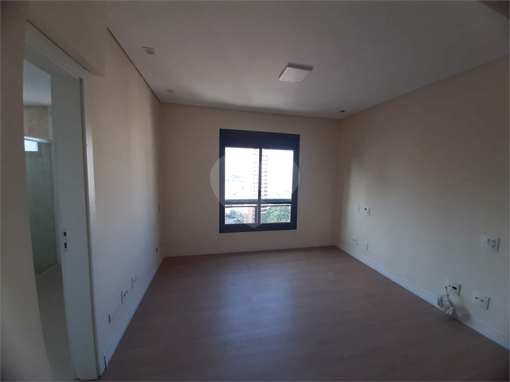 Apartamento para vender em Santana com 220m2, 4 quartos, sendo 3 suítes, 5 banheiros e 3 vagas