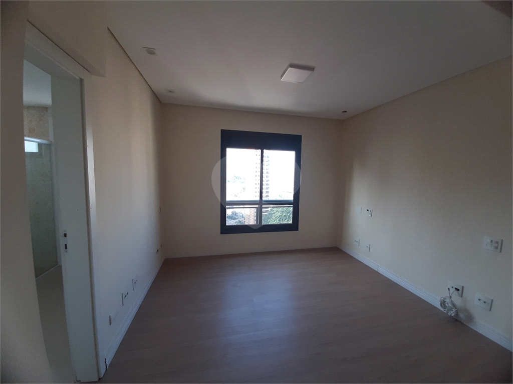 Apartamento para vender em Santana com 220m2, 4 quartos, sendo 3 suítes, 5 banheiros e 3 vagas