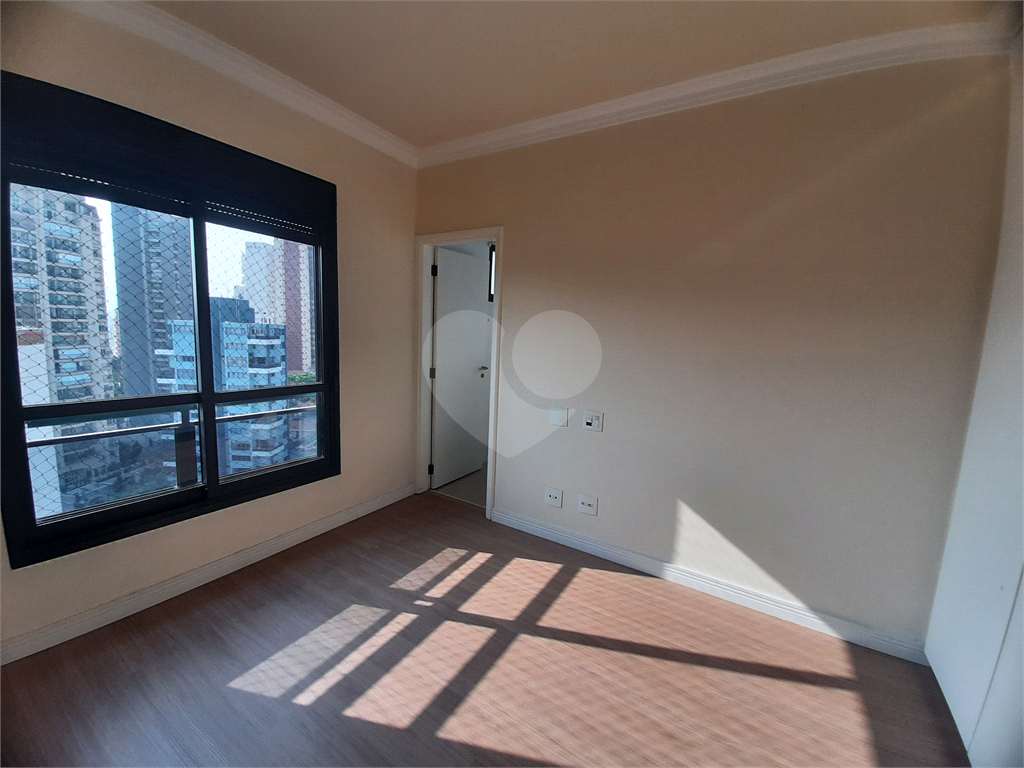 Apartamento para vender em Santana com 220m2, 4 quartos, sendo 3 suítes, 5 banheiros e 3 vagas