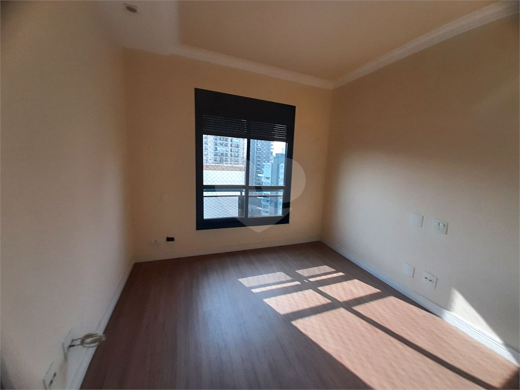 Apartamento para vender em Santana com 220m2, 4 quartos, sendo 3 suítes, 5 banheiros e 3 vagas